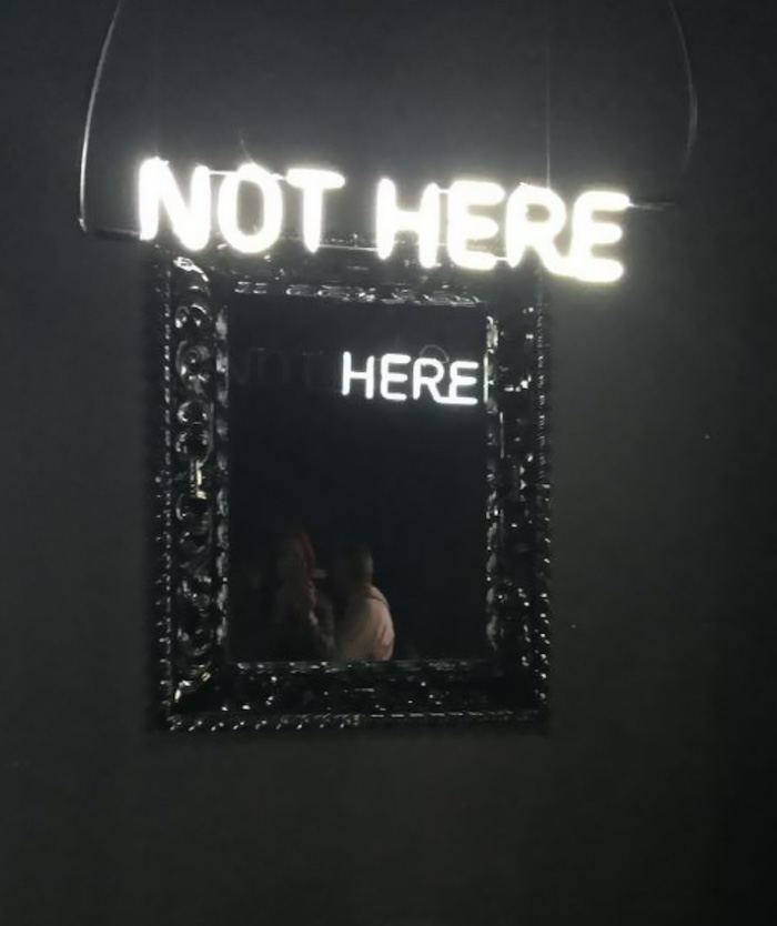 neon-mirror-messages-elmaaltshift-3