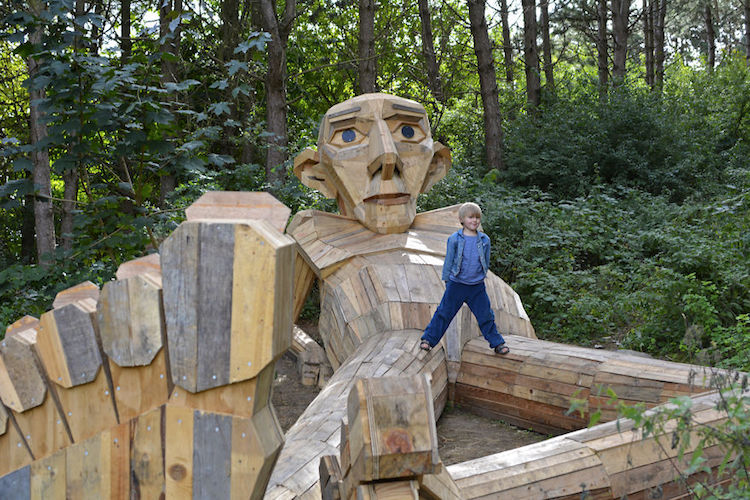 Giant Wood Sculptures-elmaaltshift-3